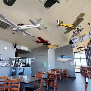 Flight Deck Restaurant & Lounge - Pubs Near Me - Salem, Oregon