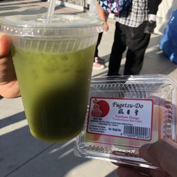 Matcha green tea and dago dessert! Matcha green tea and dago dessert!