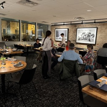 Carmagnola - Beautiful, vibrant dining room - Italian Near Me - Hamilton, Ohio Carmagnola - Beautiful, vibrant dining room - Italian Near Me - Hamilton, Ohio