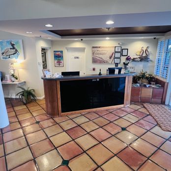 Jupiter Waterfront Inn - Front desk area to check in - Hotels Near Me - Jupiter, Florida