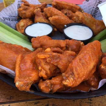 Hurricane Grill & Wings - Chicken Wings Near Me - Fort Pierce, Florida