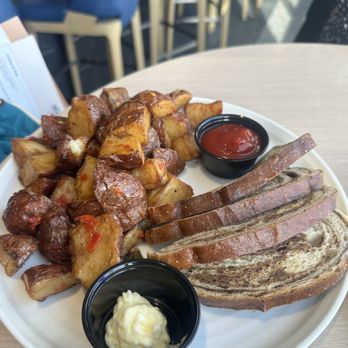 Mission Beach House - Breakfast & Brunch Near Me - Revere, Massachusetts