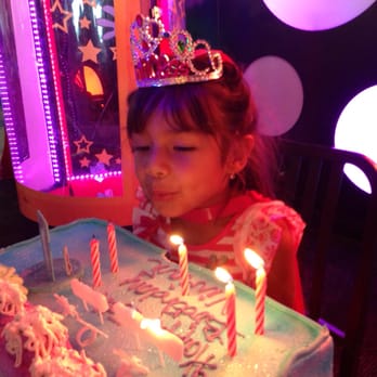 Chuck E. Cheese - Chuck e cheese sang happy birthday to my 5yo daughter. - Arcades Near Me - Wesley Chapel, Florida Chuck E. Cheese - Chuck e cheese sang happy birthday to my 5yo daughter. - Arcades Near Me - Wesley Chapel, Florida