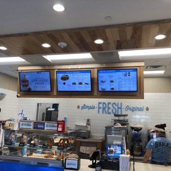 Auntie Anne's - Very clean and bright - Pretzels Near Me - Altoona, Iowa