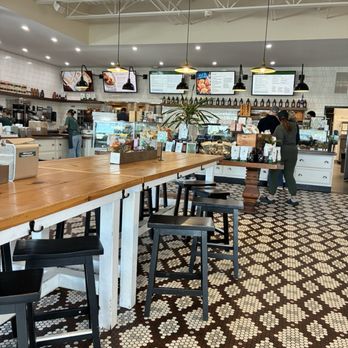 Doro Marketplace - Dining area - Bakeries Near Me - Windsor Locks, Connecticut