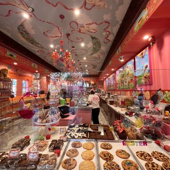 Sloan's - Clematis St. - The counter - Ice Cream & Frozen Yogurt Near Me - West Palm Beach, Florida