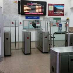 Stazione Circumvesuviana di Torre Annunziata Oplonti - La biglietteria interna