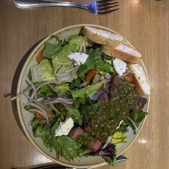Moxies - Flat iron steak salad - Cocktail Bars Near Me - Houston, Texas