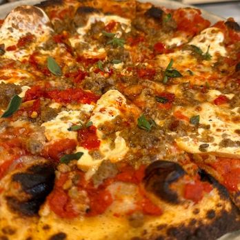 Maine Beer - sausage and calabrian chili pizza - Breweries Near Me - Freeport, Maine
