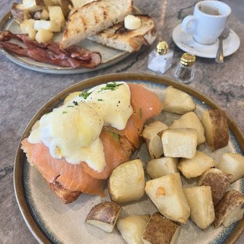 Flora - Smoked salmon croissant Benedict - Dec 2024 - Breakfast & Brunch Near Me - San Diego, California