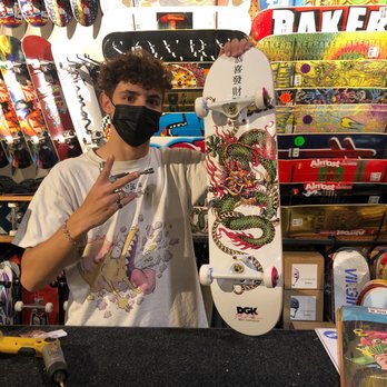 Zumiez - Women's Clothing Near Me - Irvine, California Zumiez - Women's Clothing Near Me - Irvine, California