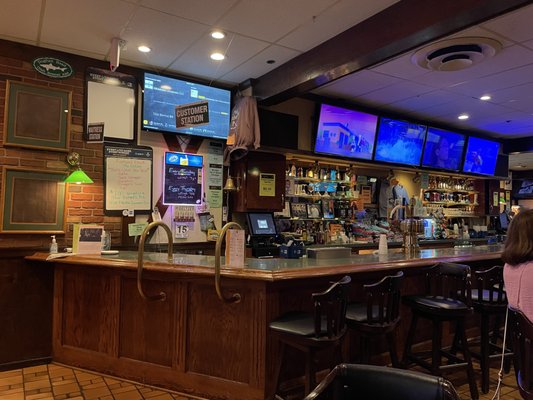 Poor Richards Pub by null