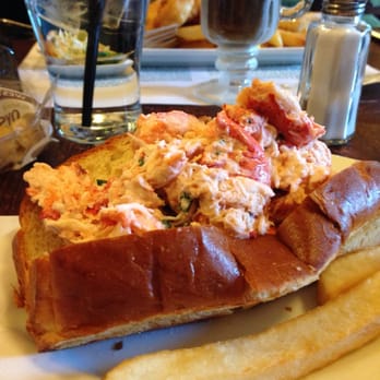 The Black Rose - Lobster roll - American Near Me - Boston, Massachusetts