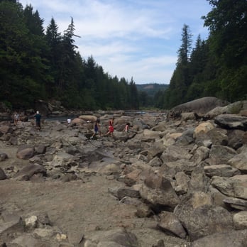 Snoqualmie Falls - Lots of rocks - Parks Near Me - Snoqualmie, Washington