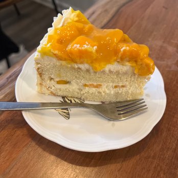 Kamayan Atl - Mango cake - Filipino Near Me - Doraville, Georgia