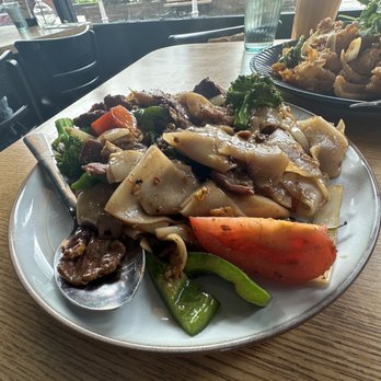 Khamdee Thai Cookhouse - Thai Near Me - Beaverton, Oregon