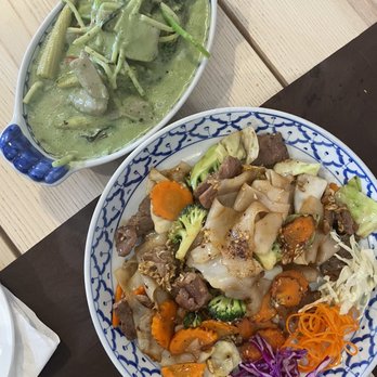 Taste of Thai - green curry (top), pad see ew - Thai Near Me - Arlington, Texas Taste of Thai - green curry (top), pad see ew - Thai Near Me - Arlington, Texas