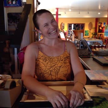 Ui Gallery - Rachael Ray Au Hoon artist/owner - Art Galleries Near Me - Kahului, Hawaii