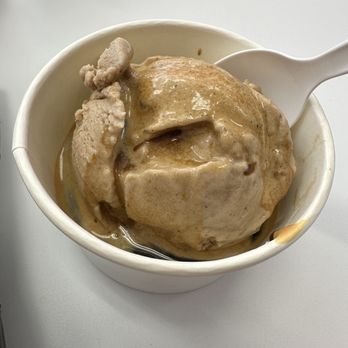 Le Macaron French Pastries - Affogato with coffee gelato - Coffee & Tea Near Me - Gaithersburg, Maryland