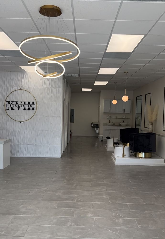 Studio 18 Salon Logo
