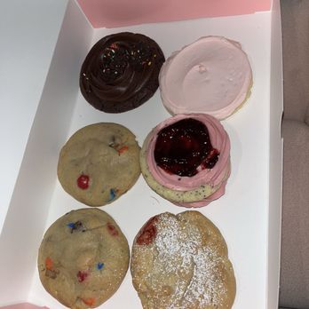 Crumbl - Novato - Bakeries Near Me - Novato, California