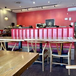Yunshang Rice Noodle House - Interior