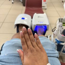 Luxe Nails Lounge - I got a French manicure, short almond