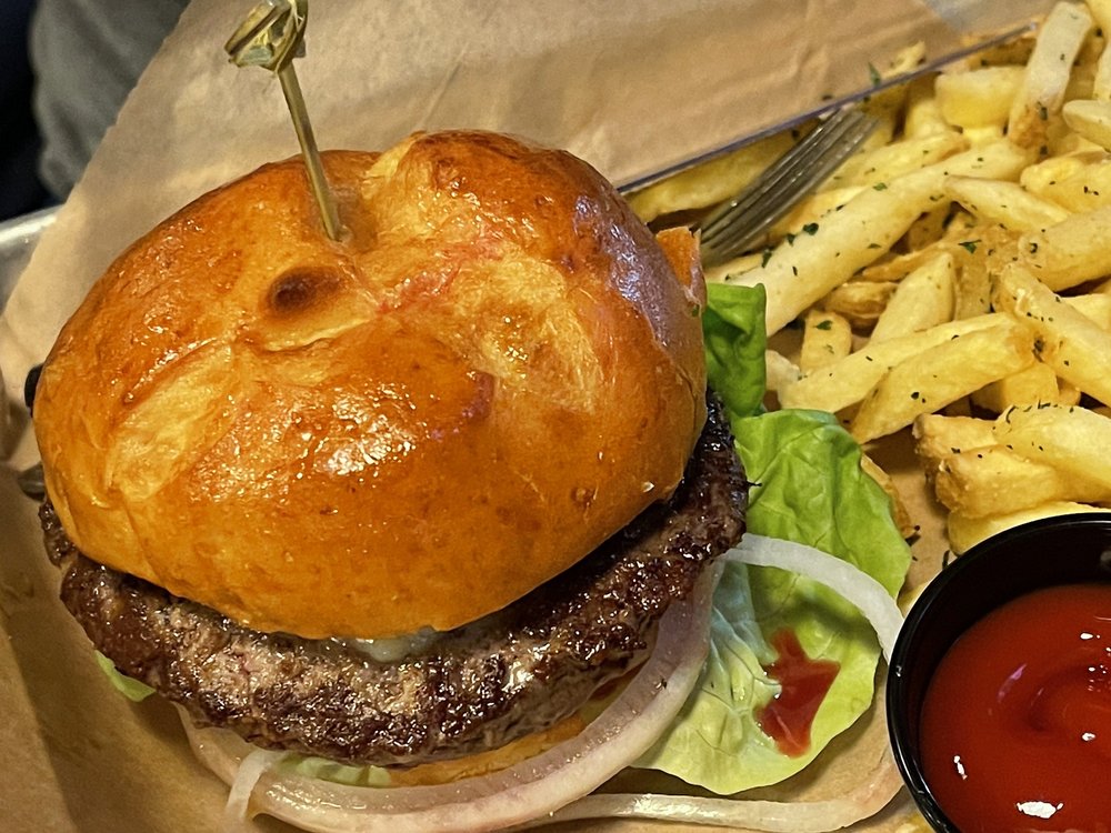 Tipsy Cow Burger Bar - Woodinville