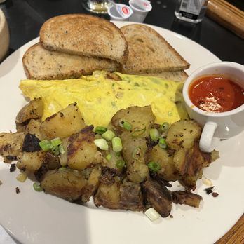 Bella's Cafe - Palermo omelet - Breakfast & Brunch Near Me - New Haven, Connecticut