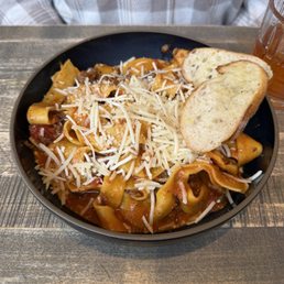 Elk Bolognese