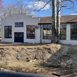 a view of the outside of the building
