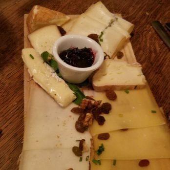 Le Barav - Cheese platter - Wine Bars Near Me - Paris, 75