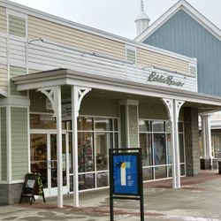 Eddie Bauer Outlet - Exterior of store
