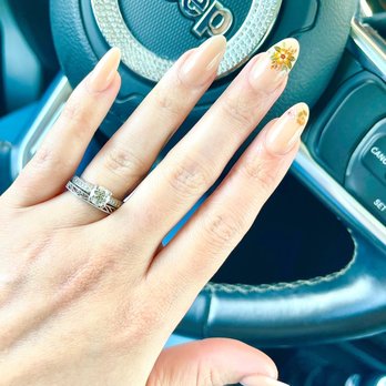 Lux Nails - Nail Salons Near Me - Vancouver, Washington