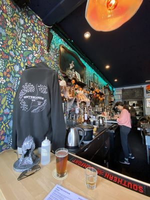 Hinterlands Bar by null