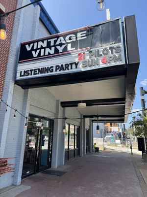 Vintage Vinyl by null