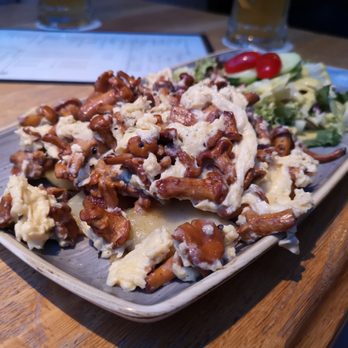 Brauhaus Joh. Albrecht - Seasonal dish with mushrooms, potatoes and bacon - Breweries Near Me - Hamburg, HH Brauhaus Joh. Albrecht - Seasonal dish with mushrooms, potatoes and bacon - Breweries Near Me - Hamburg, HH