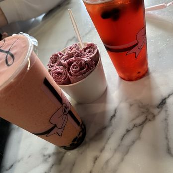 Lazi Cow - Strawberry mango smoothie w boba, strawberry tea w lychee, rolled ice cream - Desserts Near Me - Davis, California Lazi Cow - Strawberry mango smoothie w boba, strawberry tea w lychee, rolled ice cream - Desserts Near Me - Davis, California