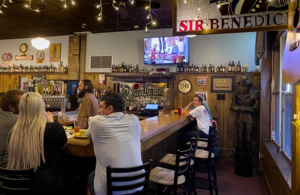 Sir Benedicts Tavern on the Lake by null