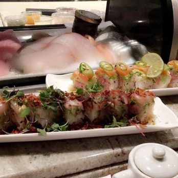 Kabosu - Lime roll in the back and yuzu roll in the front. - Japanese Near Me - Los Angeles, California Kabosu - Lime roll in the back and yuzu roll in the front. - Japanese Near Me - Los Angeles, California