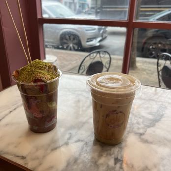 Lily’s Chocolate & Coffee - Dubai Chocolate Strawberries and pistachio latte - Coffee & Tea Near Me - Alexandria, Virginia Lily’s Chocolate & Coffee - Dubai Chocolate Strawberries and pistachio latte - Coffee & Tea Near Me - Alexandria, Virginia