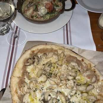 La Bicyclette - Champignon (mushroom) pizza - French Near Me - Carmel, California La Bicyclette - Champignon (mushroom) pizza - French Near Me - Carmel, California