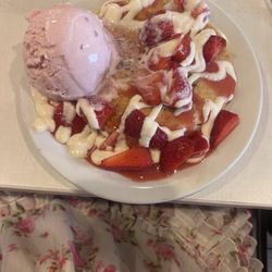 Strawberry cheesecake pancakes