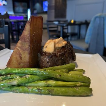 Bar Bistro - Filet Mignon - Cocktail Bars Near Me - Tacoma, Washington