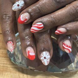 Tis the season for cute nails.
