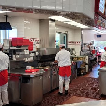 In-N-Out Burger - Clean and efficient kitchen and crew - Burgers Near Me - Stafford, Texas