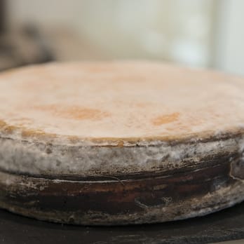 Fromagerie Hubert Thuet - Cheese Shops Near Me - Thones, 74