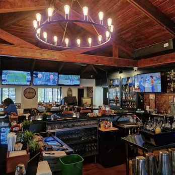Whiskey Kitchen Mount Dora - Bars Near Me - Mt Dora, Florida
