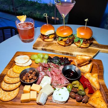 Kennedy Rooftop - Cocktail Bars Near Me - Chicago, Illinois