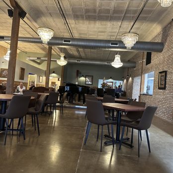 Brickhouse Pizza & Taproom - Inside - Beer Bar Near Me - Graham, Texas Brickhouse Pizza & Taproom - Inside - Beer Bar Near Me - Graham, Texas